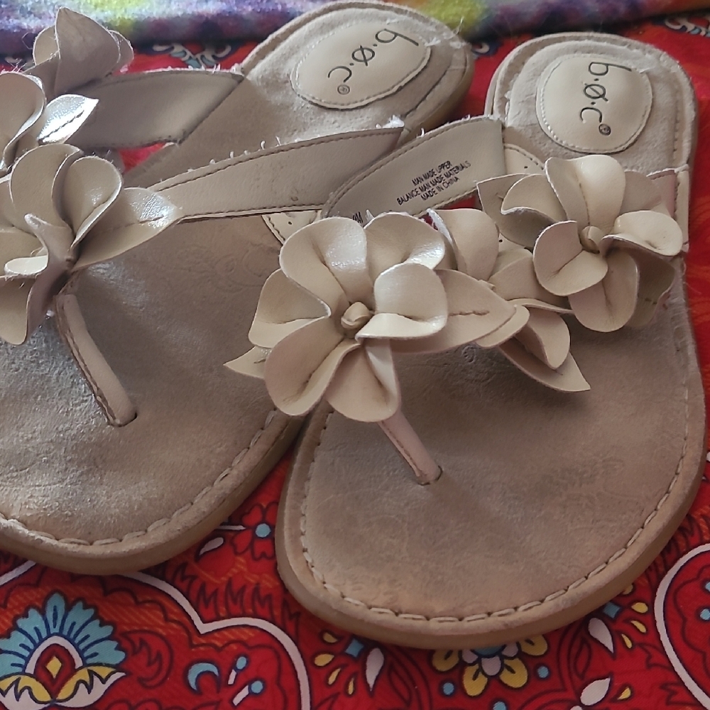 B.O.C. Women's Cream Floral Sandals